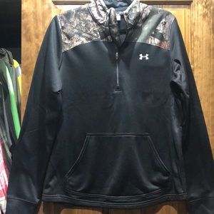 Women’s Under Armour L Camo and Black quarter zip